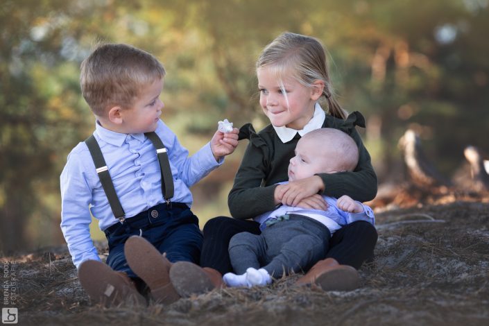familie portret zandverstuiving gezin familiefotograaf fotoshoot Fotograaf Lelystad en Veluwe reportage