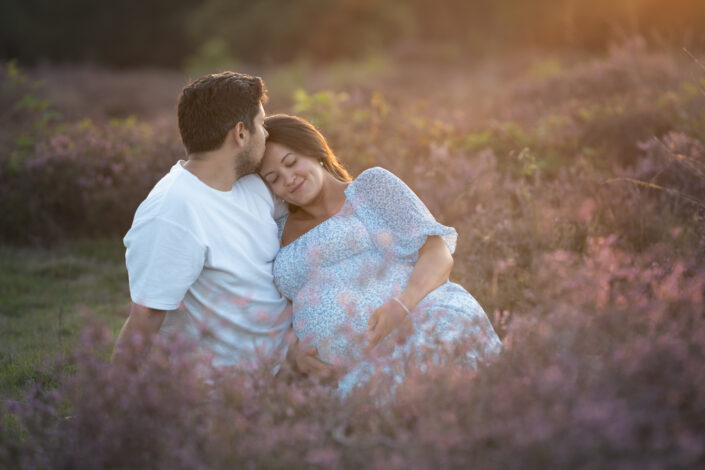 zwangerschapsfotograaf buiten zwangerschapsshoot fotograaf Hilversum